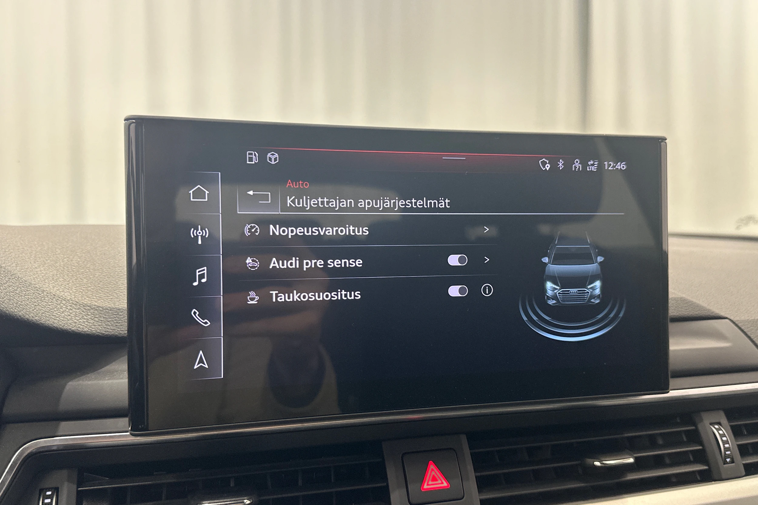 valkoinen Audi A4 2020 kuva 19.