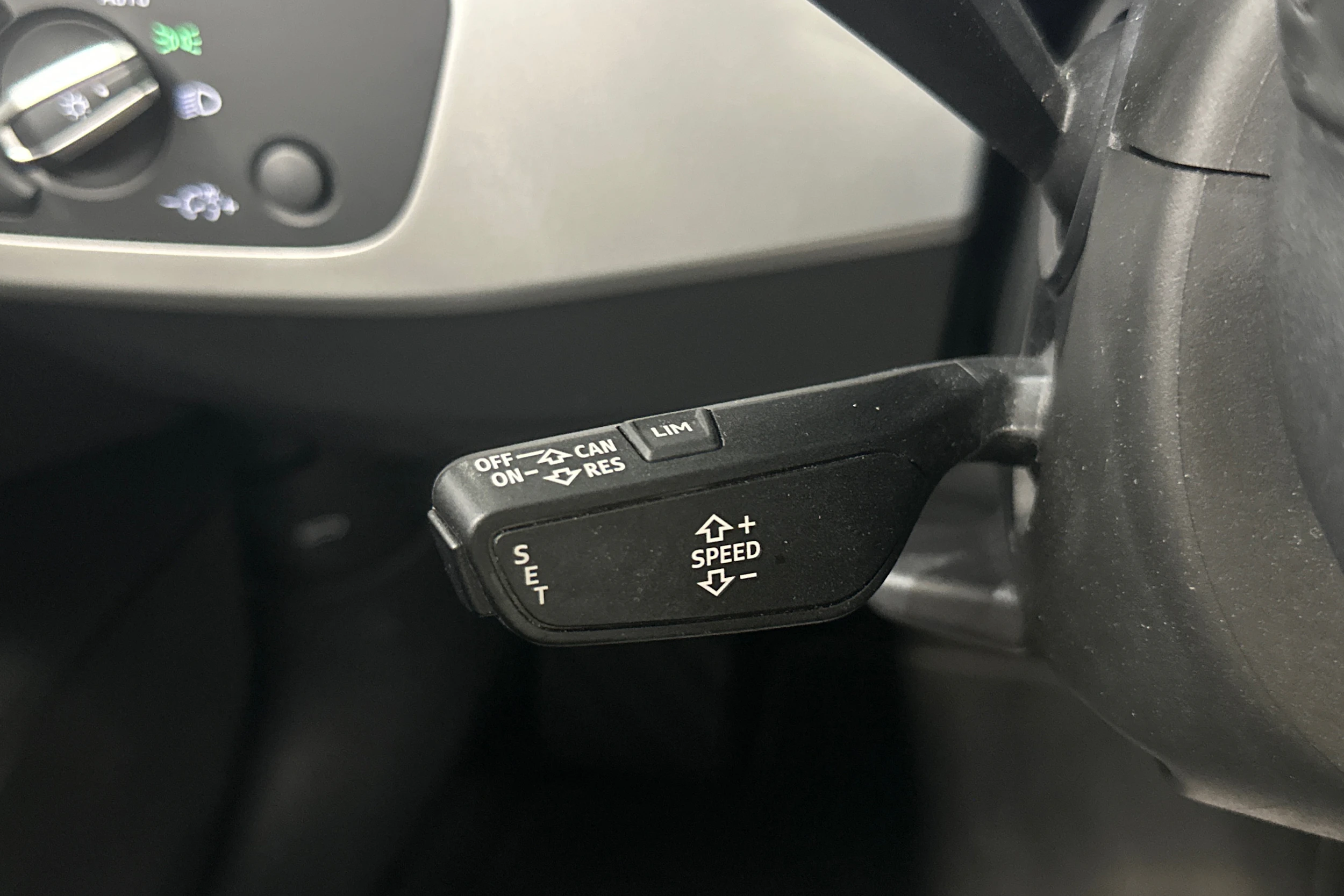 valkoinen Audi A4 2020 kuva 21.