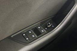 valkoinen Audi A4 2020 kuva 23.