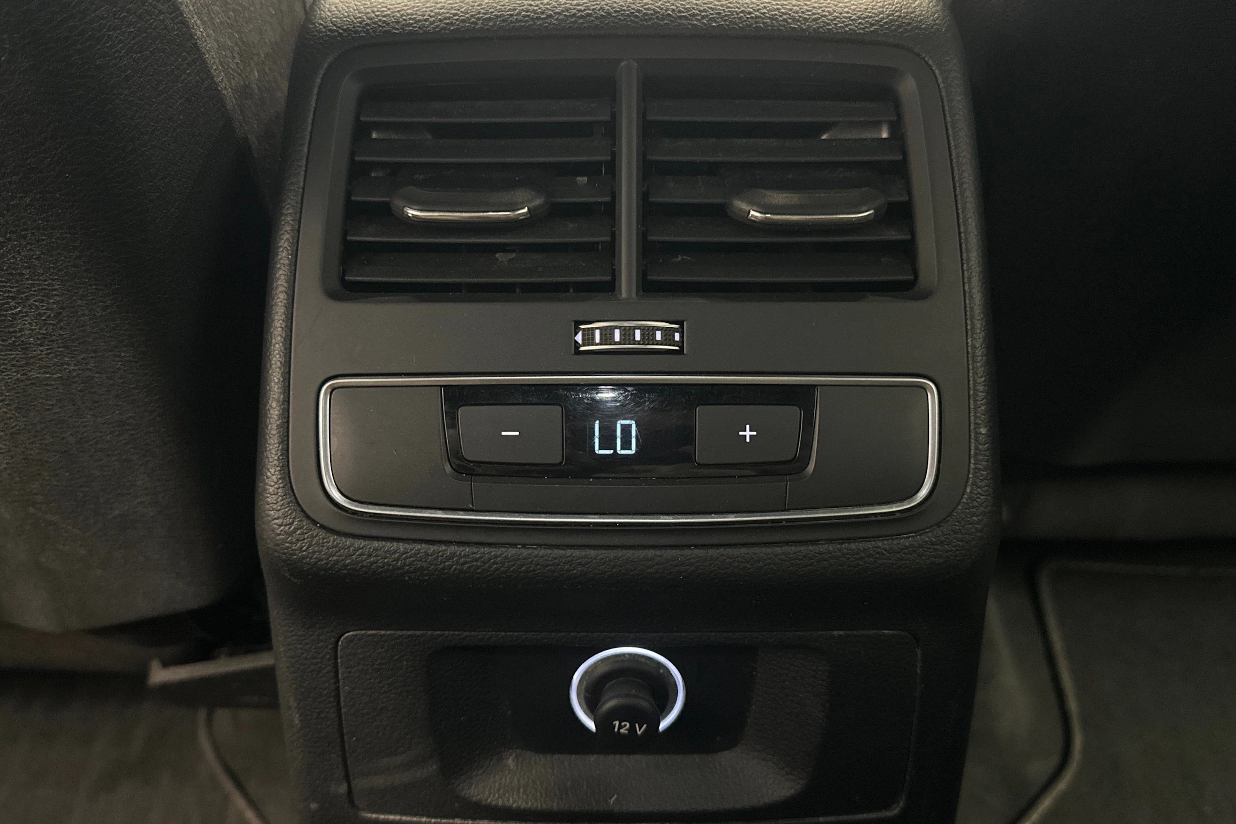 valkoinen Audi A4 2020 kuva 24.