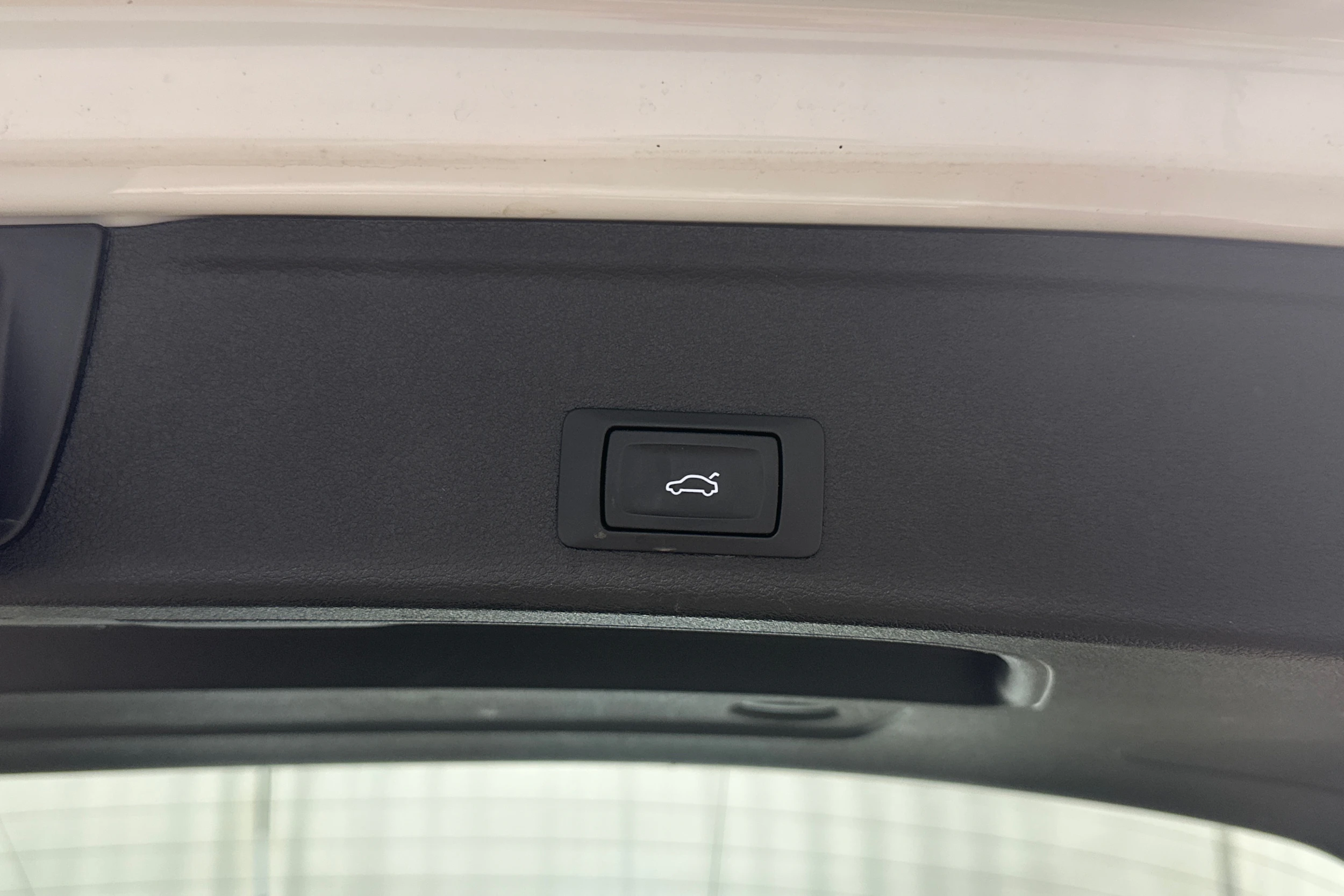 valkoinen Audi A4 2020 kuva 26.