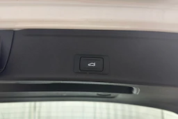 valkoinen Audi A4 2020 kuva 26.