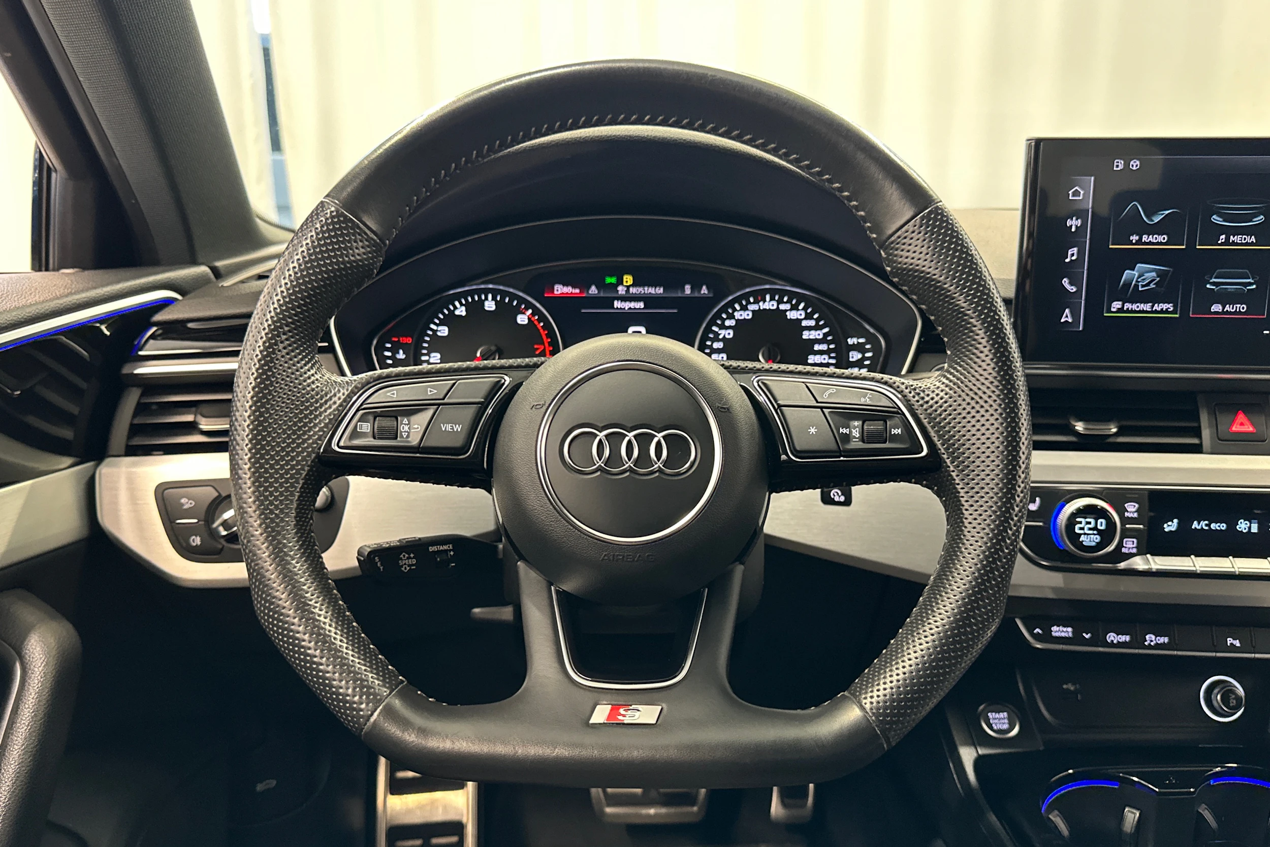 sininen Audi A4 2020 kuva 12.