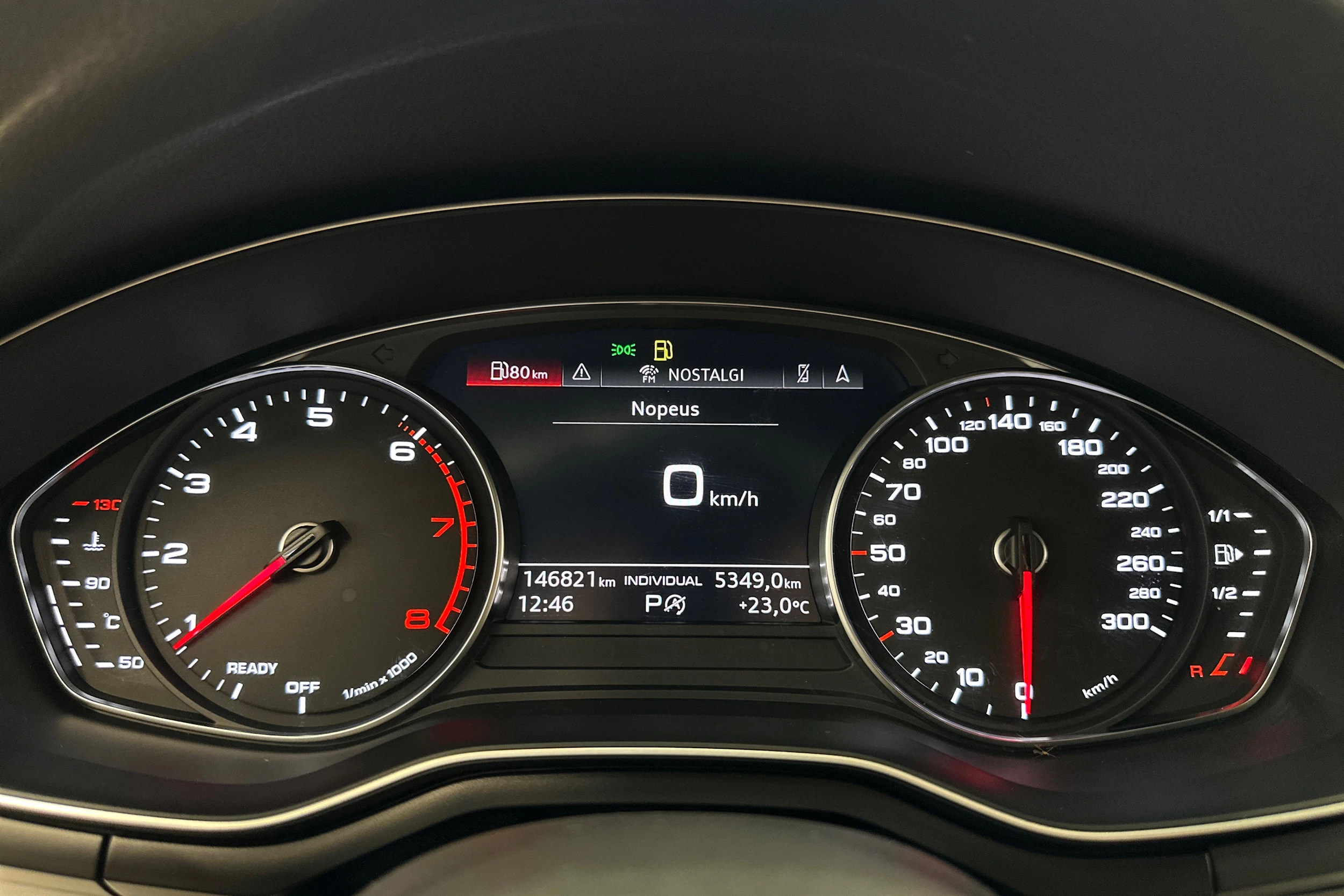 sininen Audi A4 2020 kuva 15.