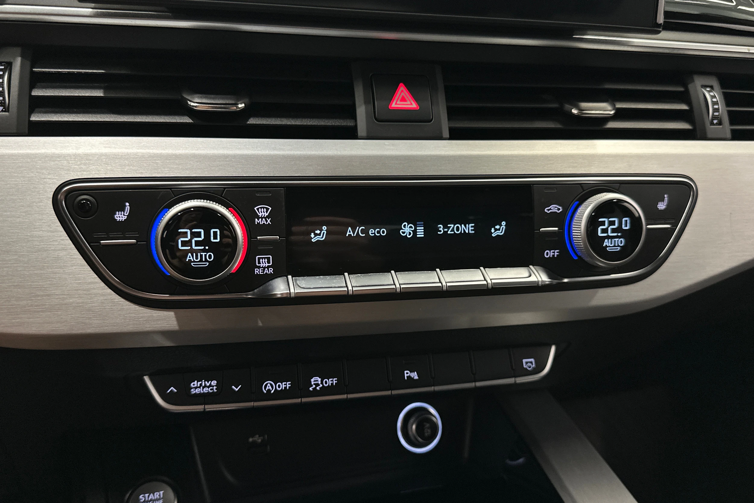 sininen Audi A4 2020 kuva 17.