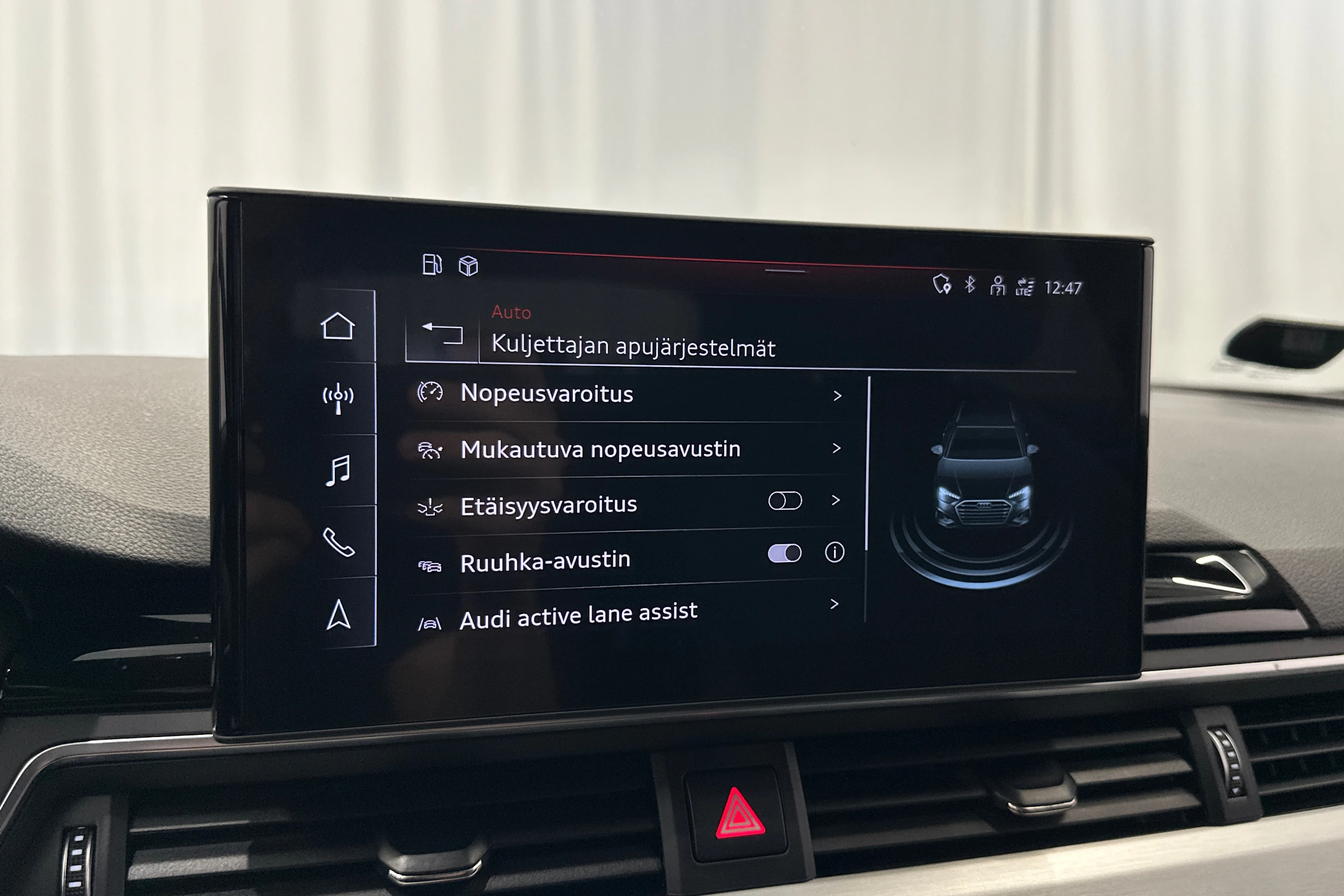 sininen Audi A4 2020 kuva 22.