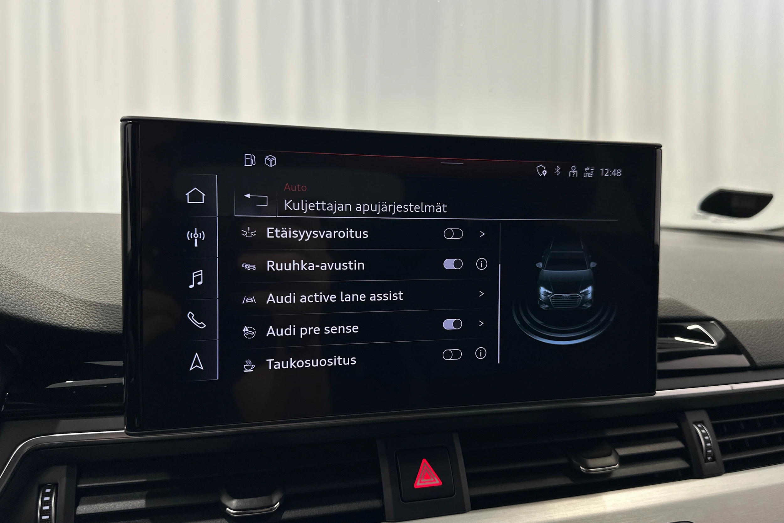 sininen Audi A4 2020 kuva 23.