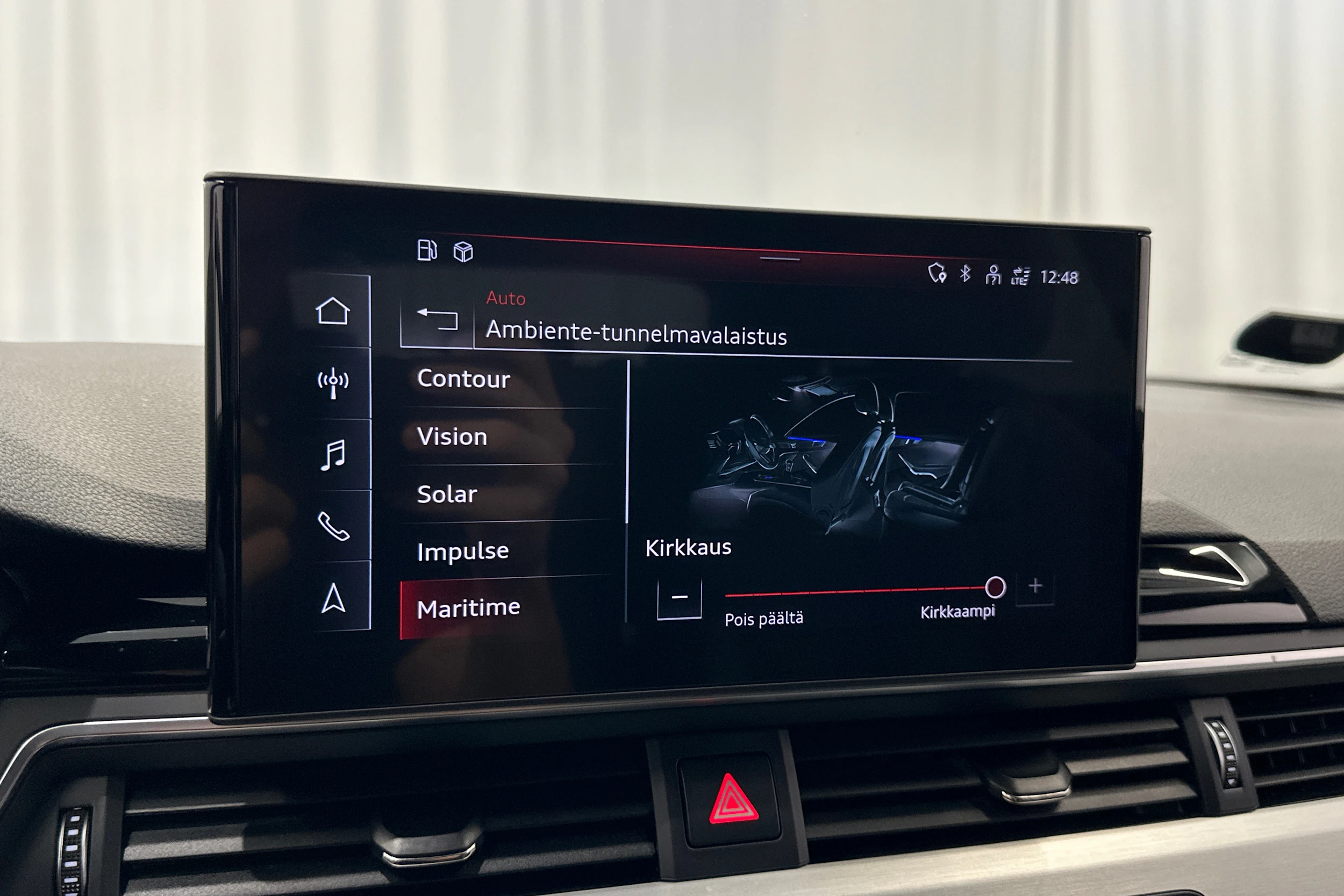 sininen Audi A4 2020 kuva 24.
