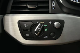 sininen Audi A4 2020 kuva 26.