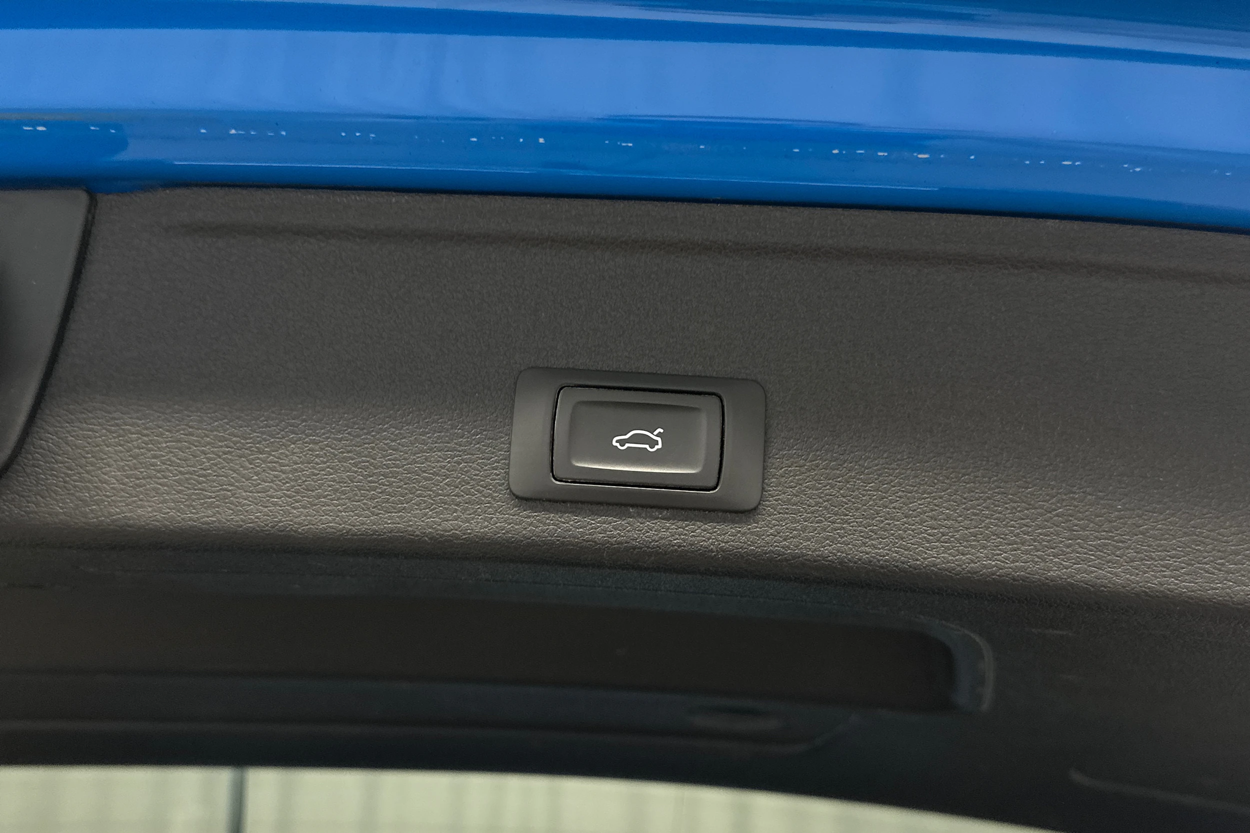 sininen Audi A4 2020 kuva 30.