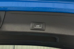 sininen Audi A4 2020 kuva 30.