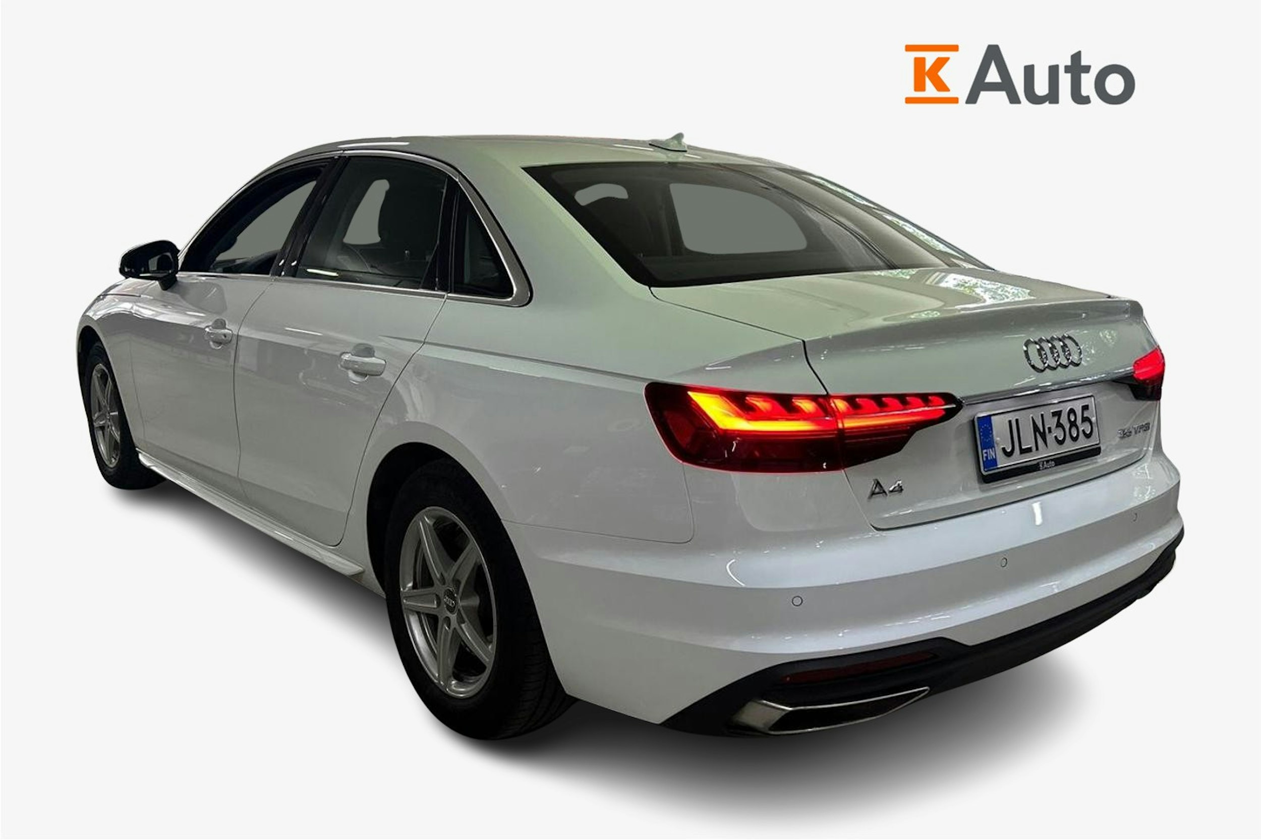 Valkoinen Audi A4 2020 kuva 2.