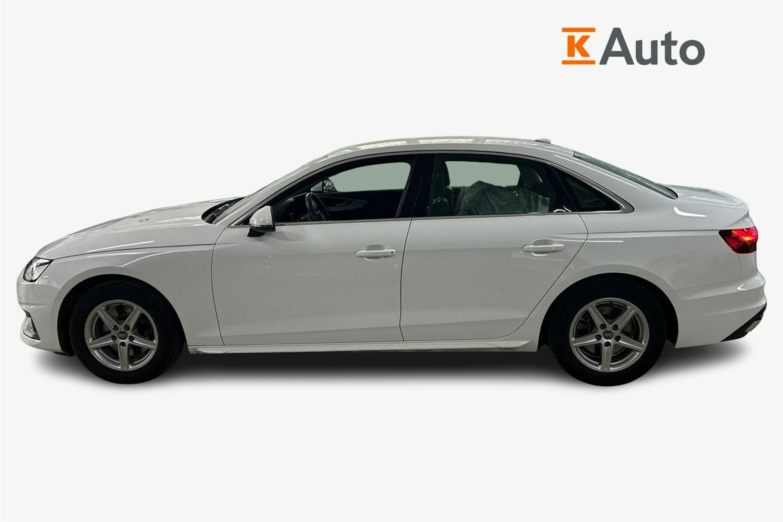 Valkoinen Audi A4 2020 kuva 6.
