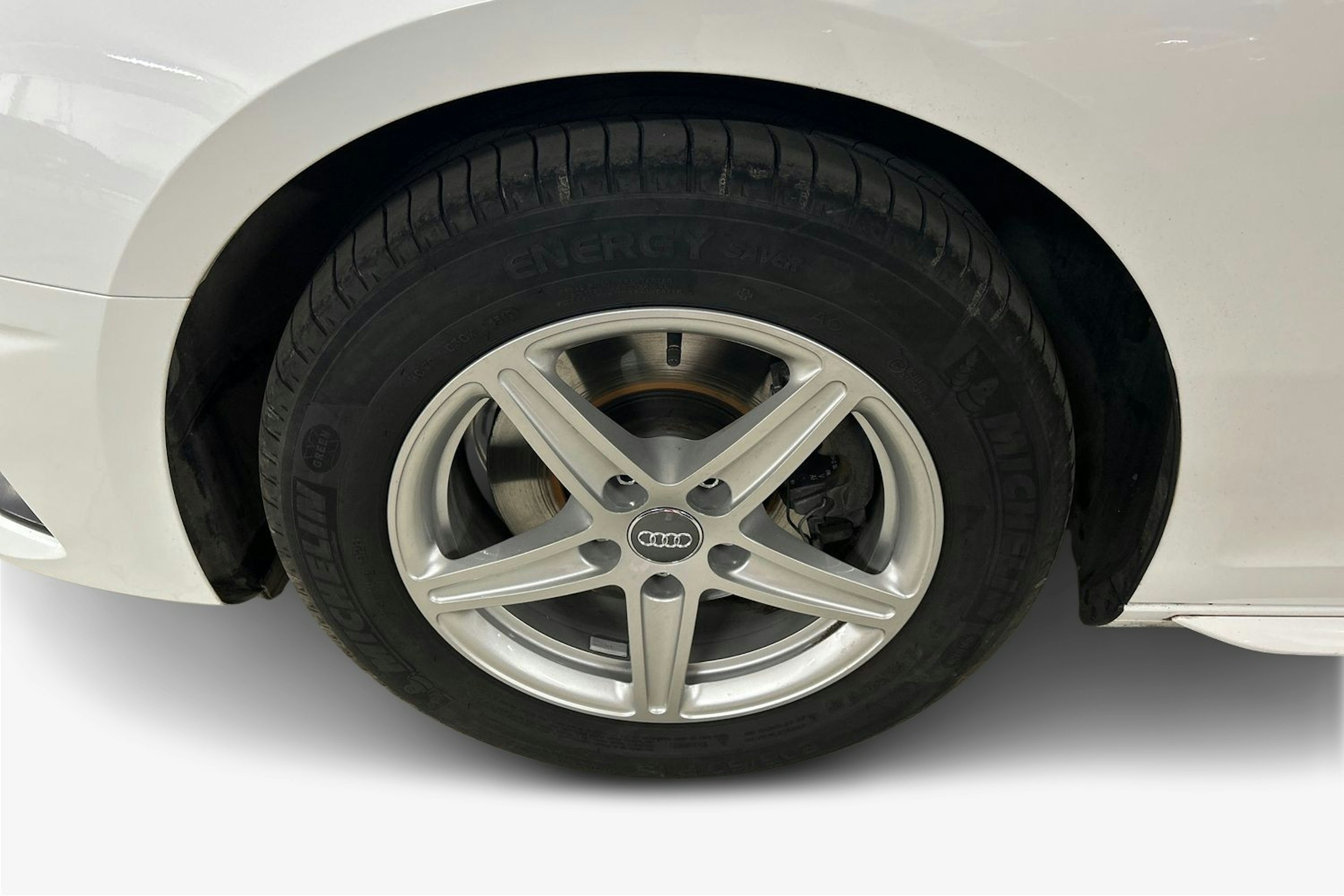 Valkoinen Audi A4 2020 kuva 11.