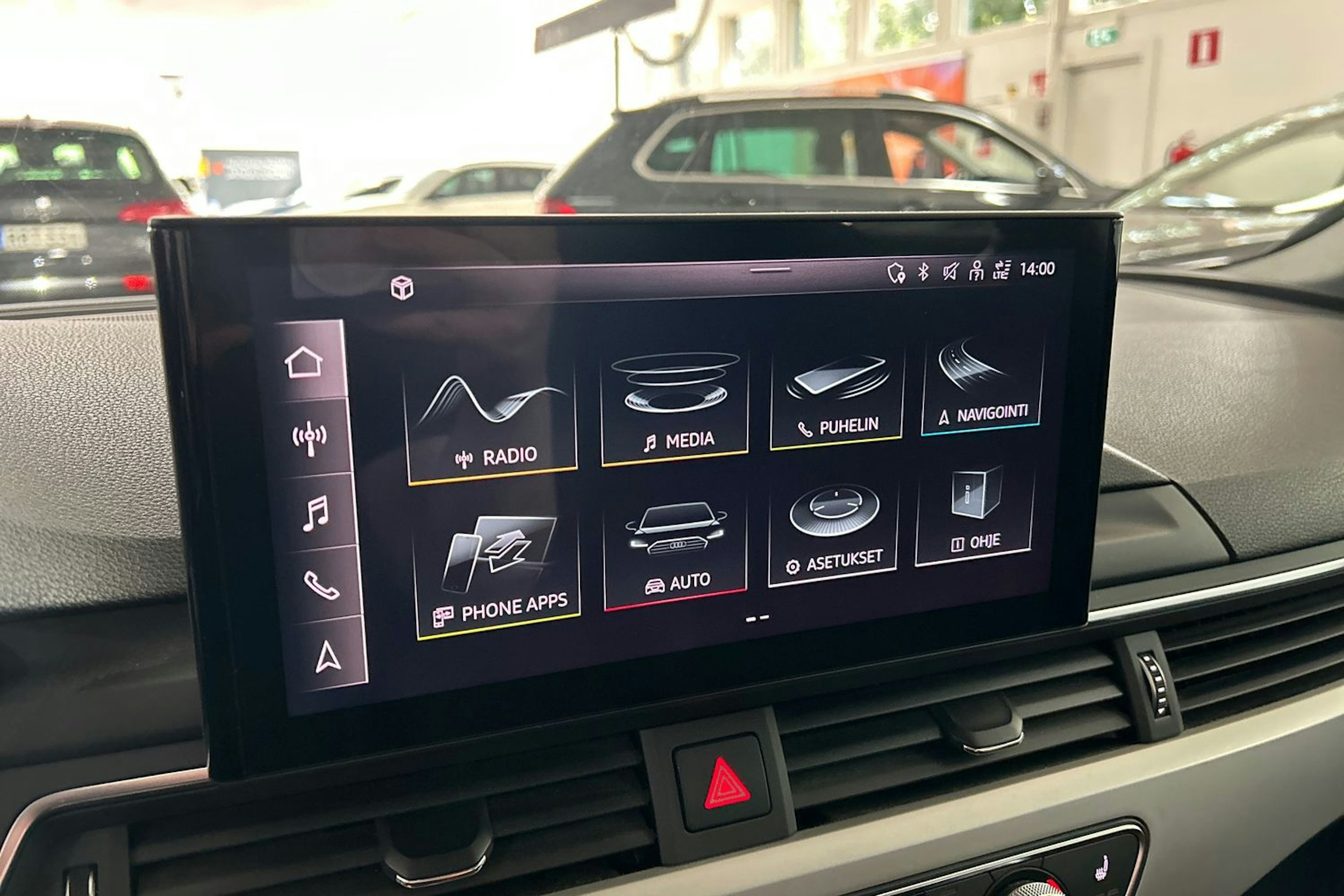 Valkoinen Audi A4 2020 kuva 19.