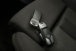 Valkoinen Audi A4 2020 kuva 27.