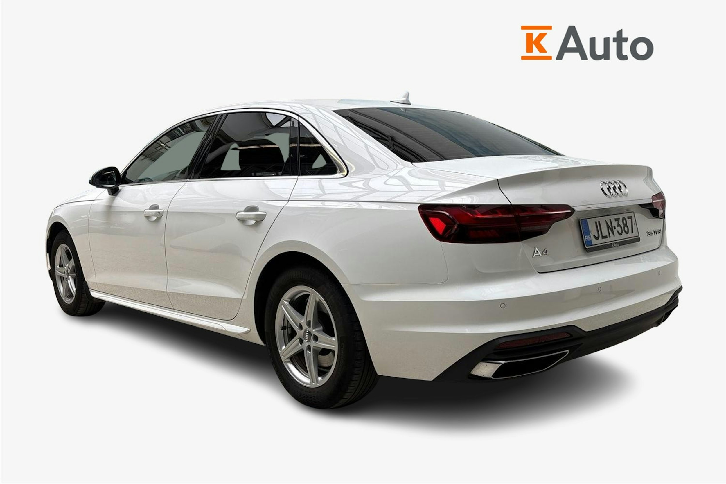 valkoinen Audi A4 2020 kuva 2.