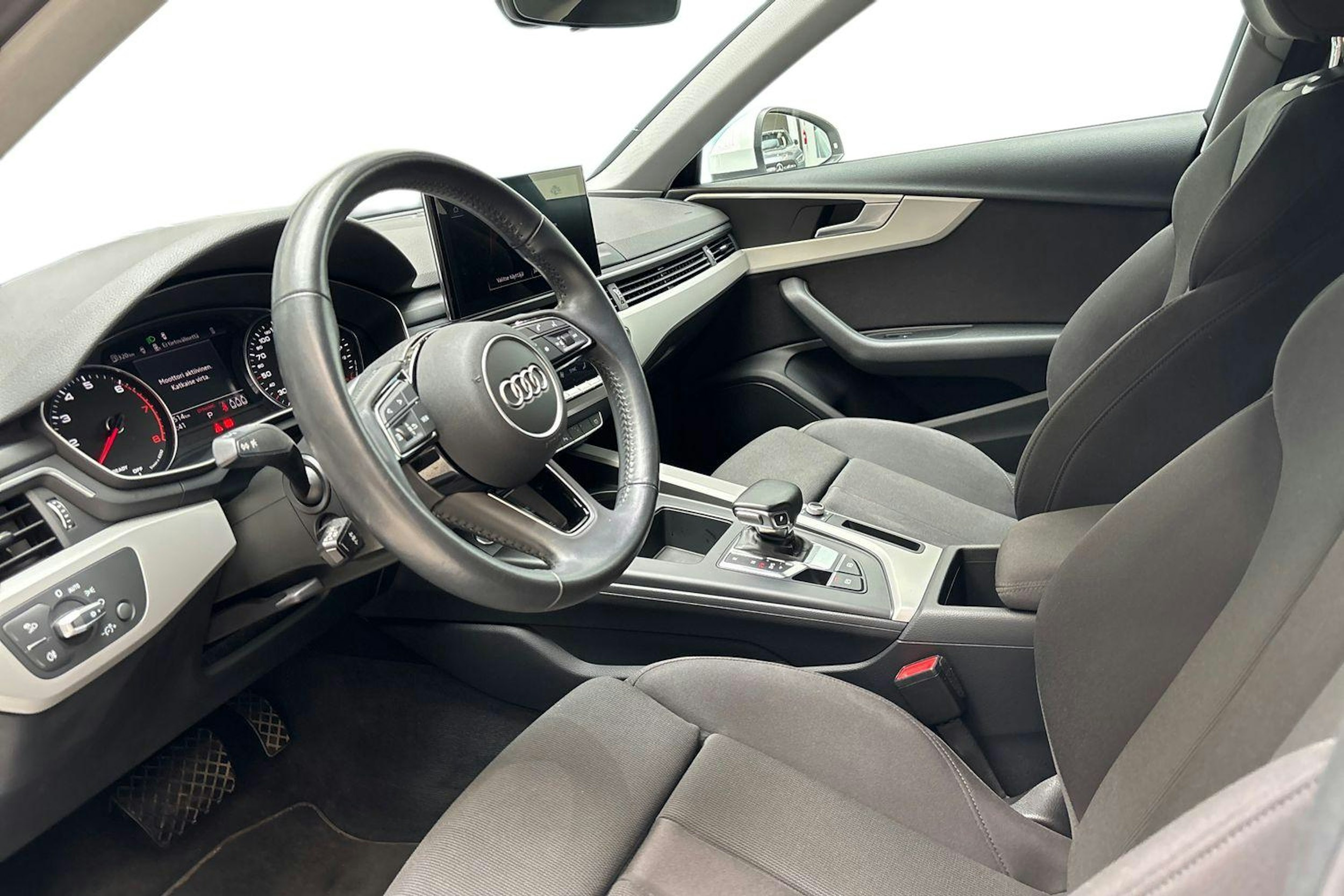 valkoinen Audi A4 2020 kuva 7.
