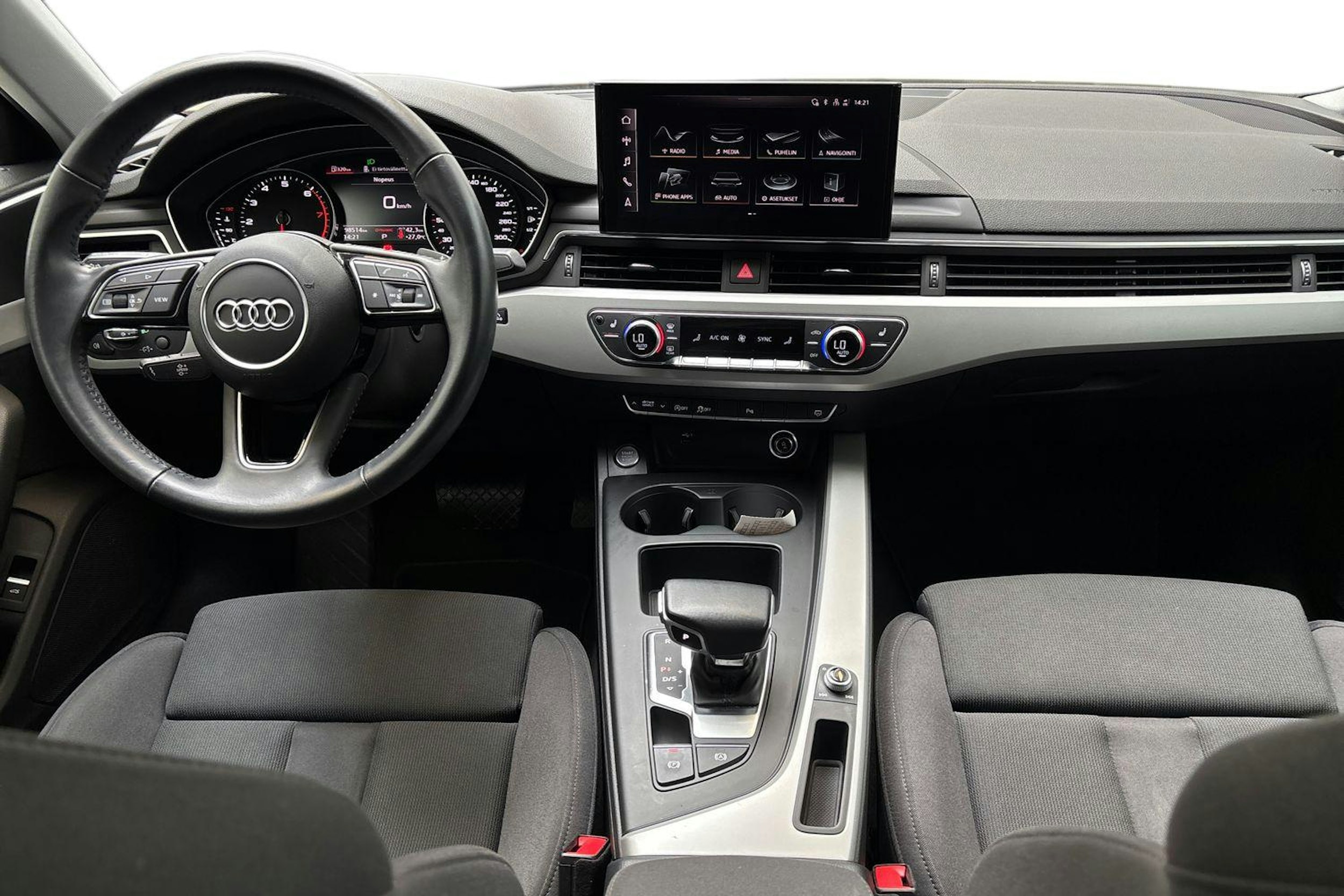valkoinen Audi A4 2020 kuva 9.