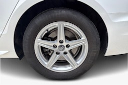 valkoinen Audi A4 2020 kuva 11.
