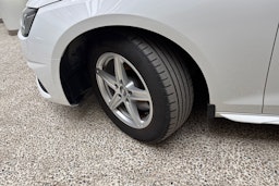 valkoinen Audi A4 2020 kuva 13.