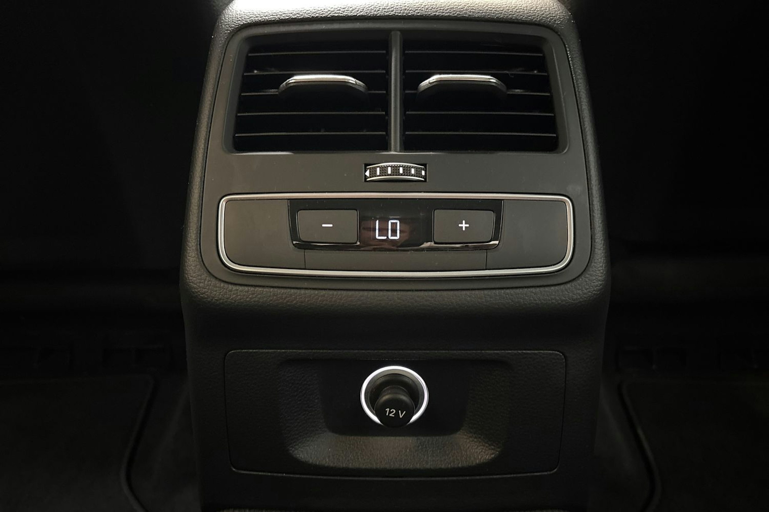 valkoinen Audi A4 2020 kuva 16.