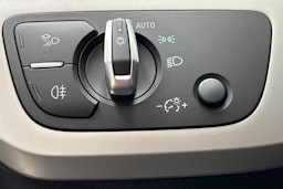 valkoinen Audi A4 2020 kuva 18.