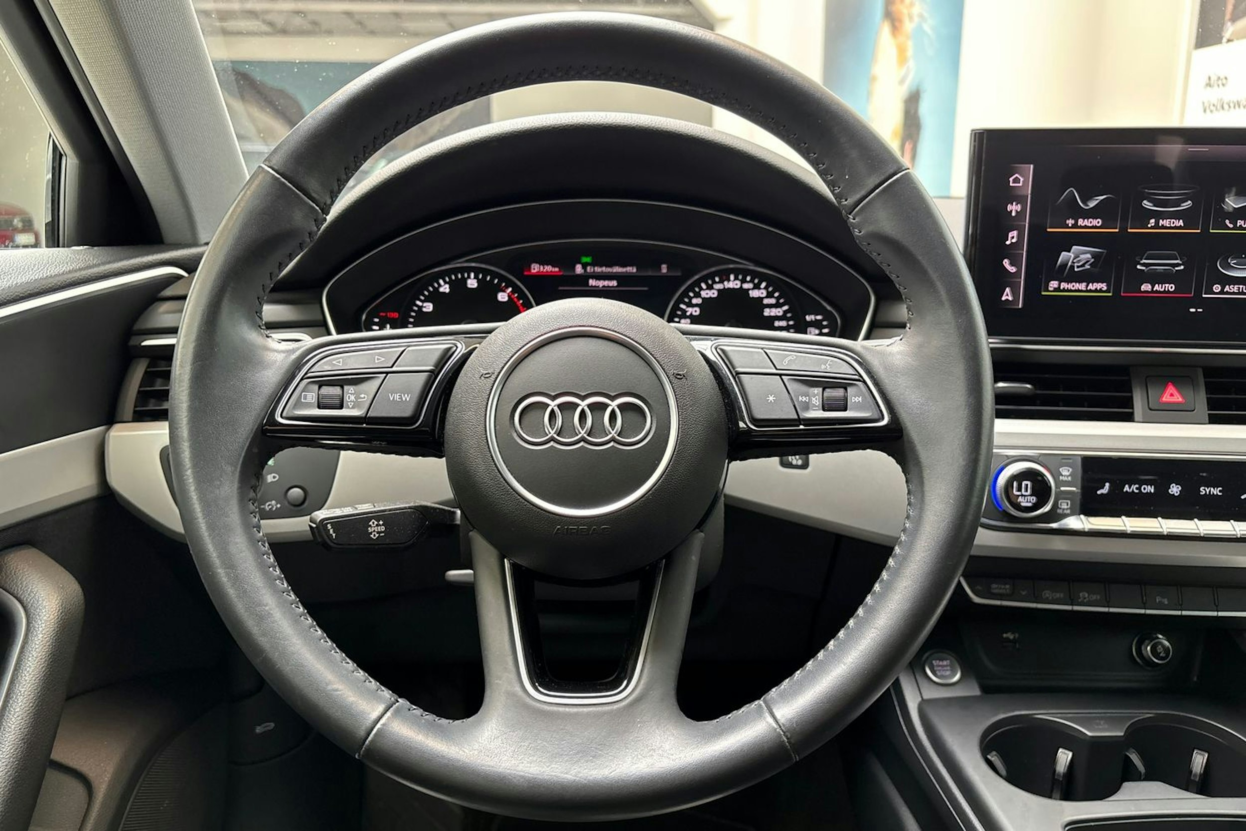 valkoinen Audi A4 2020 kuva 21.
