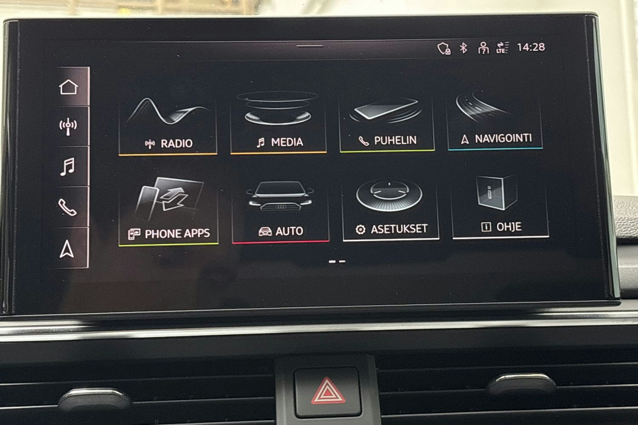 valkoinen Audi A4 2020 kuva 23.