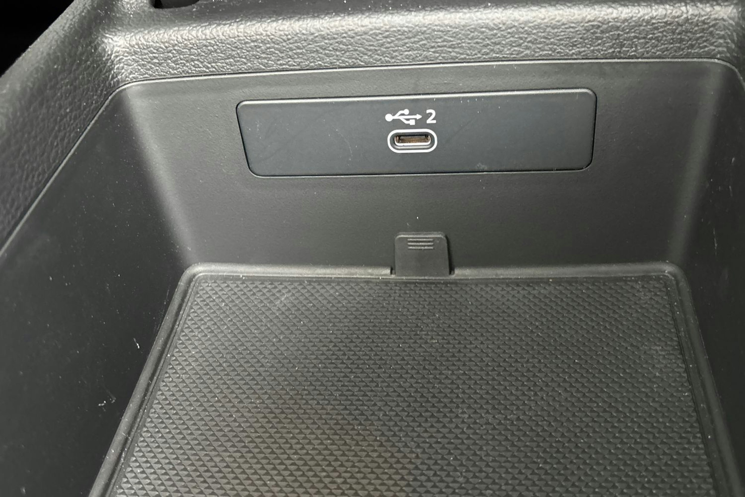 valkoinen Audi A4 2020 kuva 26.