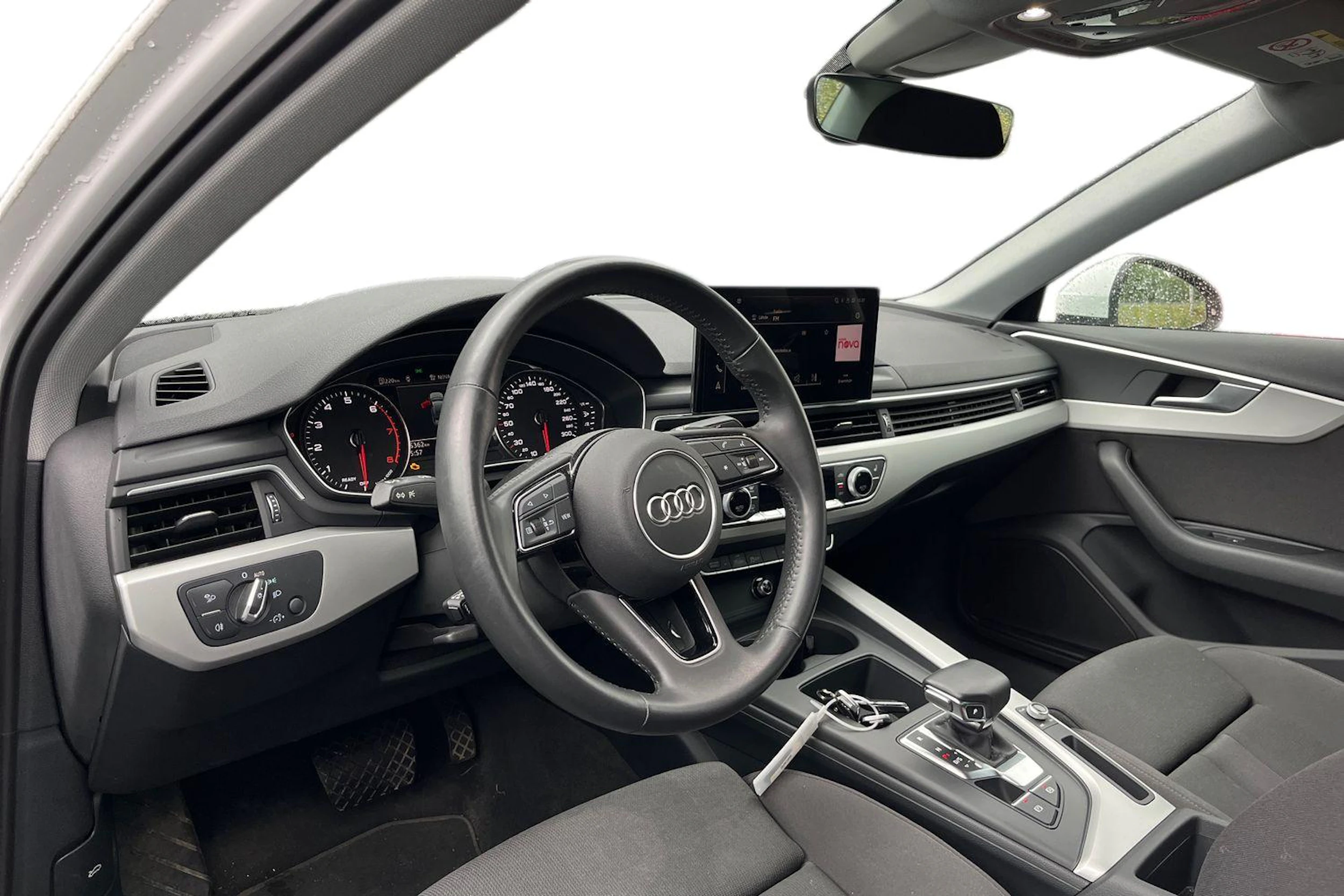 valkoinen Audi A4 2020 kuva 3.