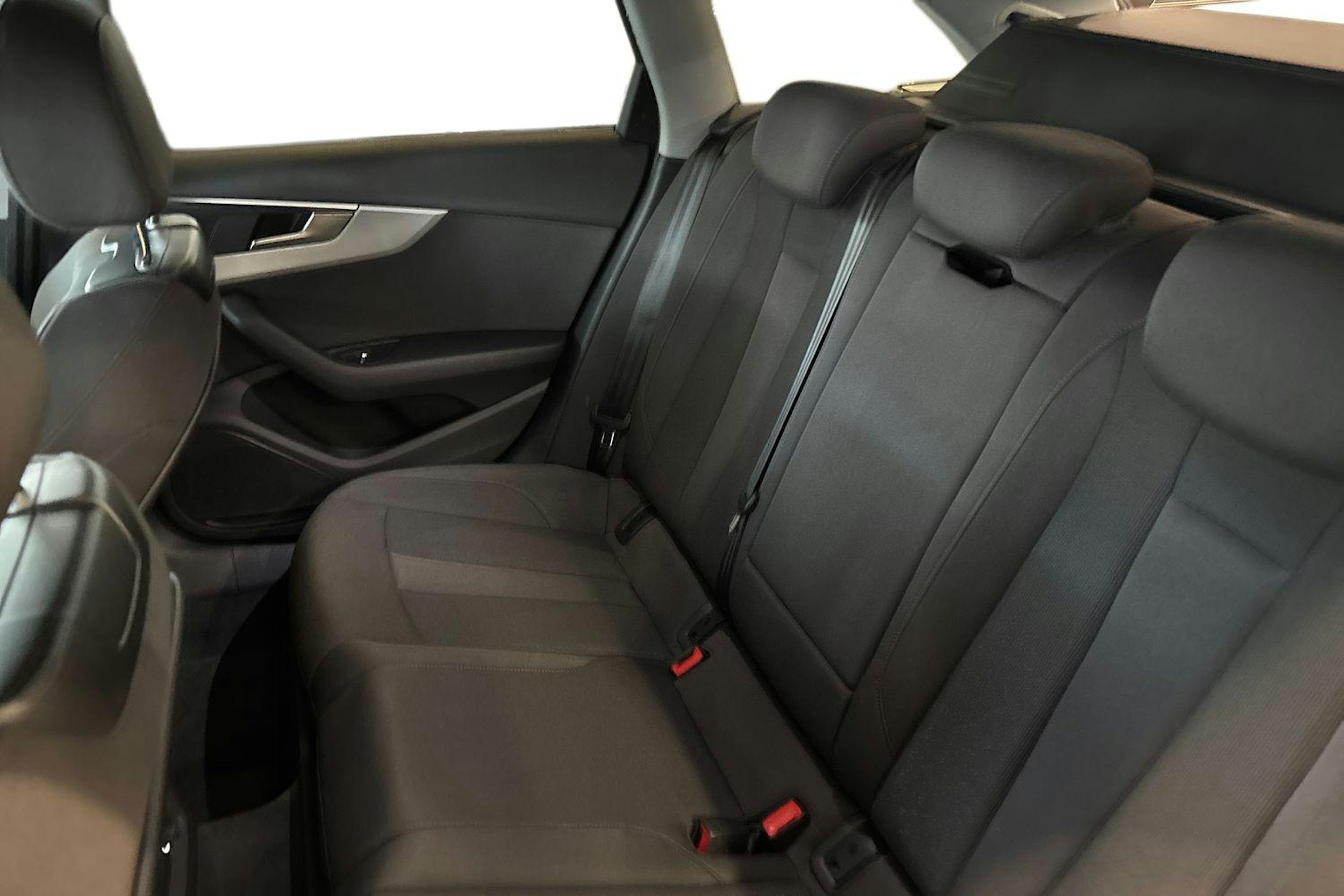 harmaa Audi A4 2020 kuva 10.