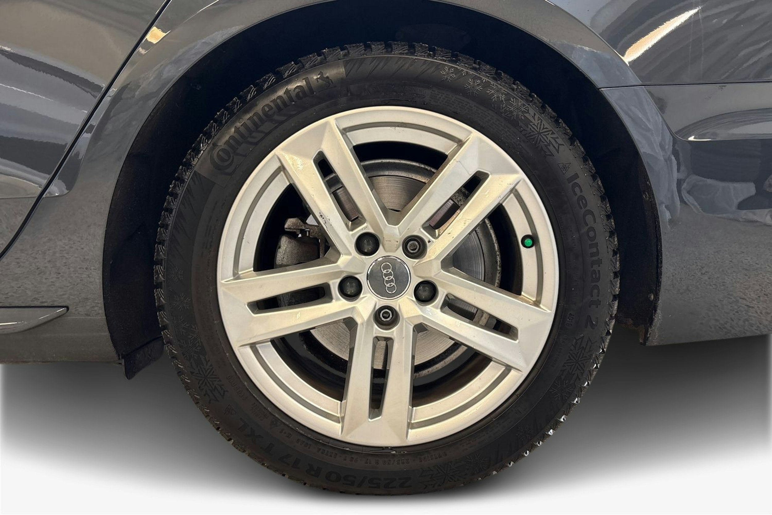 harmaa Audi A4 2020 kuva 11.