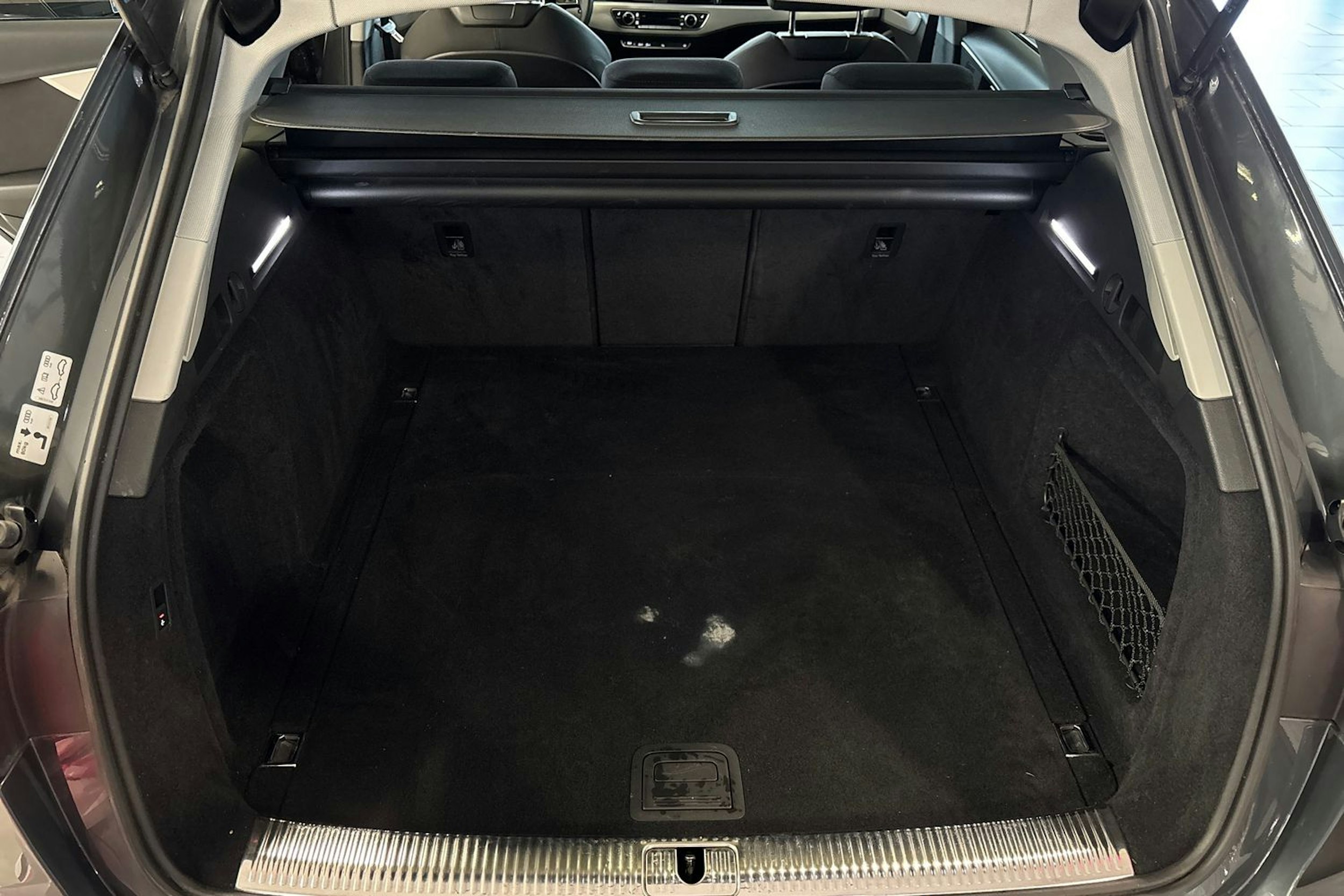 harmaa Audi A4 2020 kuva 15.