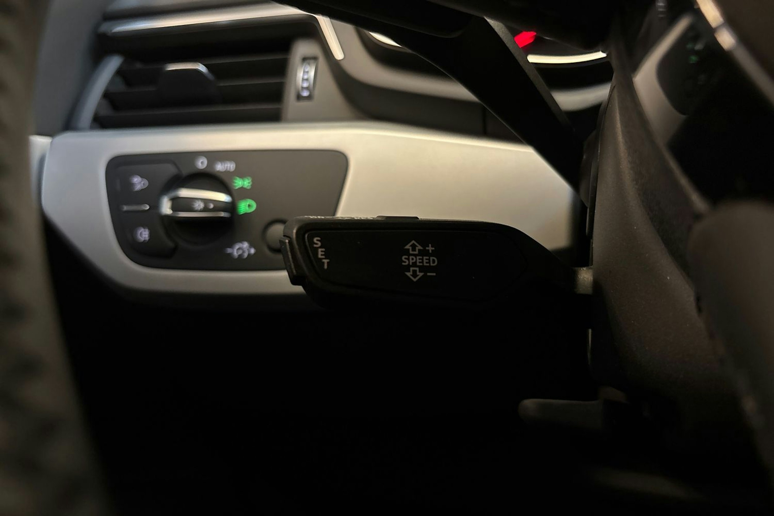 harmaa Audi A4 2020 kuva 22.