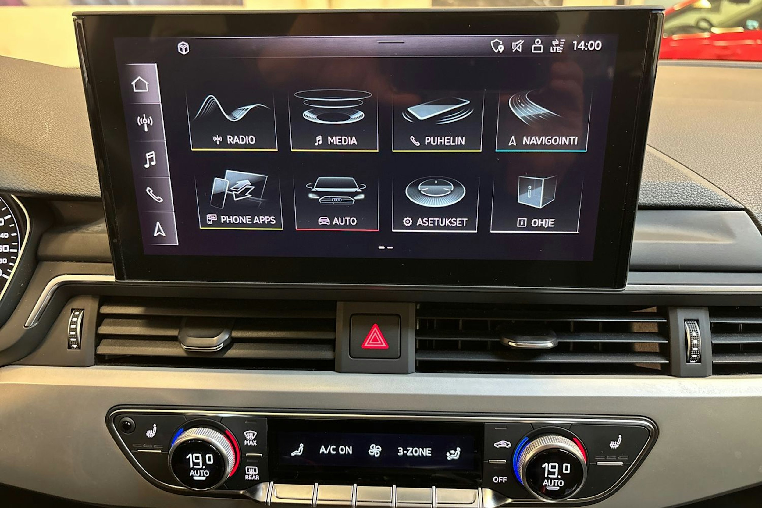 harmaa Audi A4 2020 kuva 25.