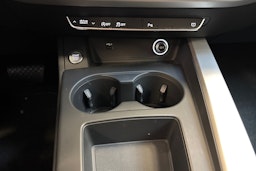 harmaa Audi A4 2020 kuva 26.