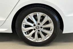 Valkoinen Audi A4 2020 kuva 13.