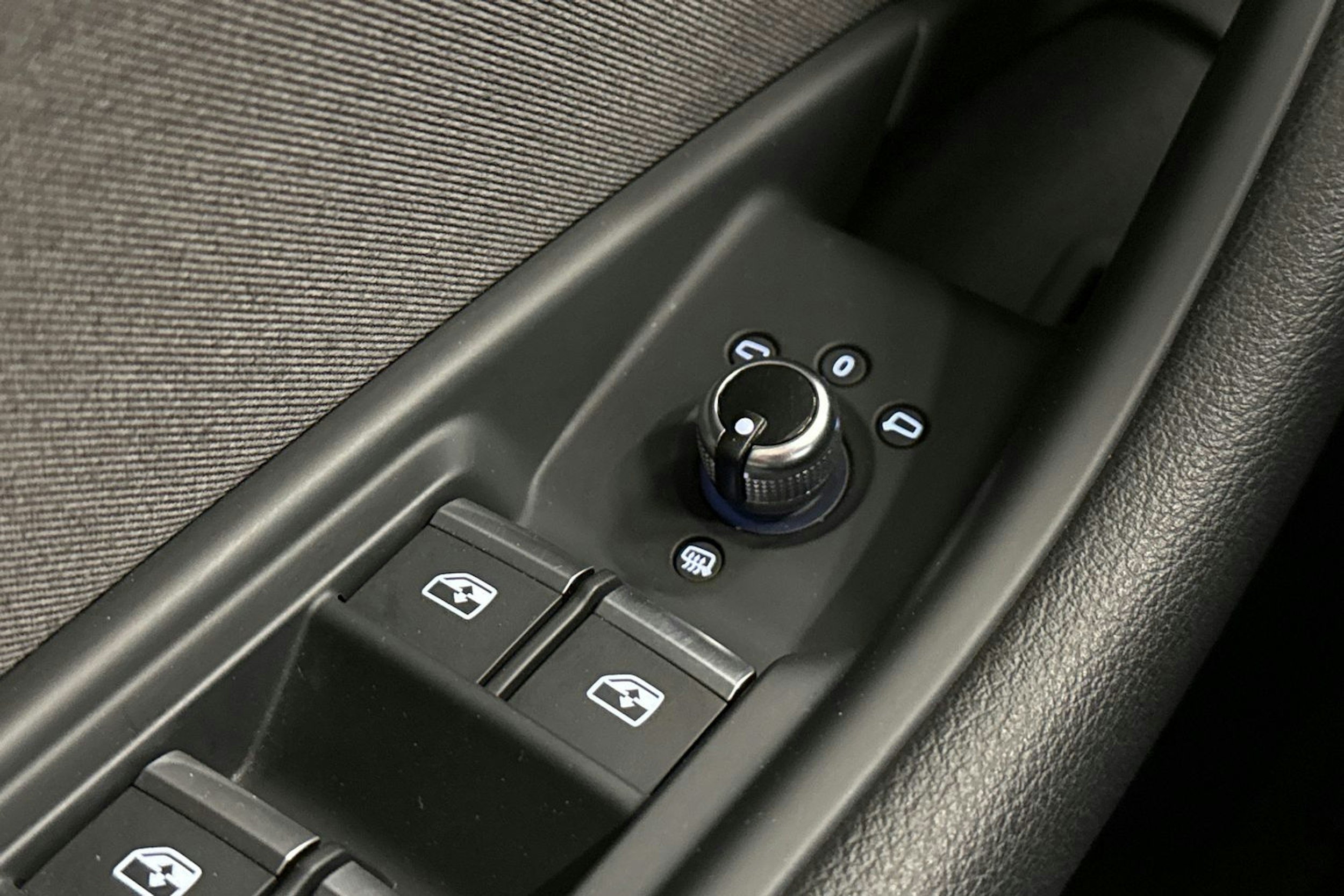 Valkoinen Audi A4 2020 kuva 17.