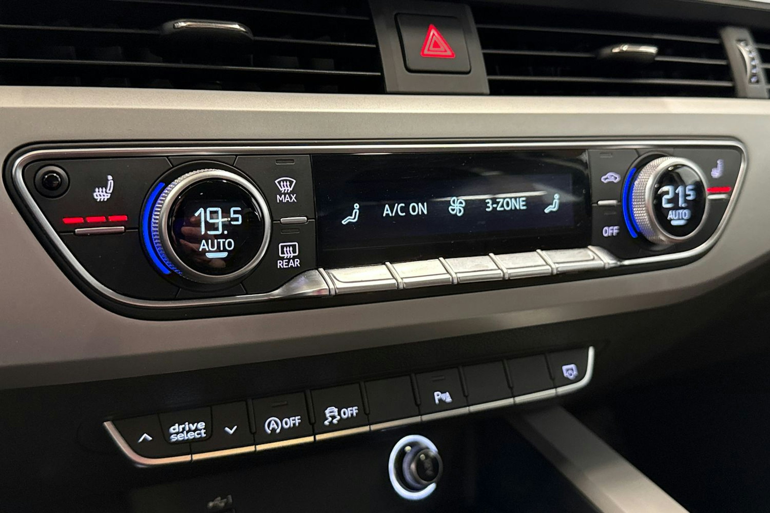 Valkoinen Audi A4 2020 kuva 18.