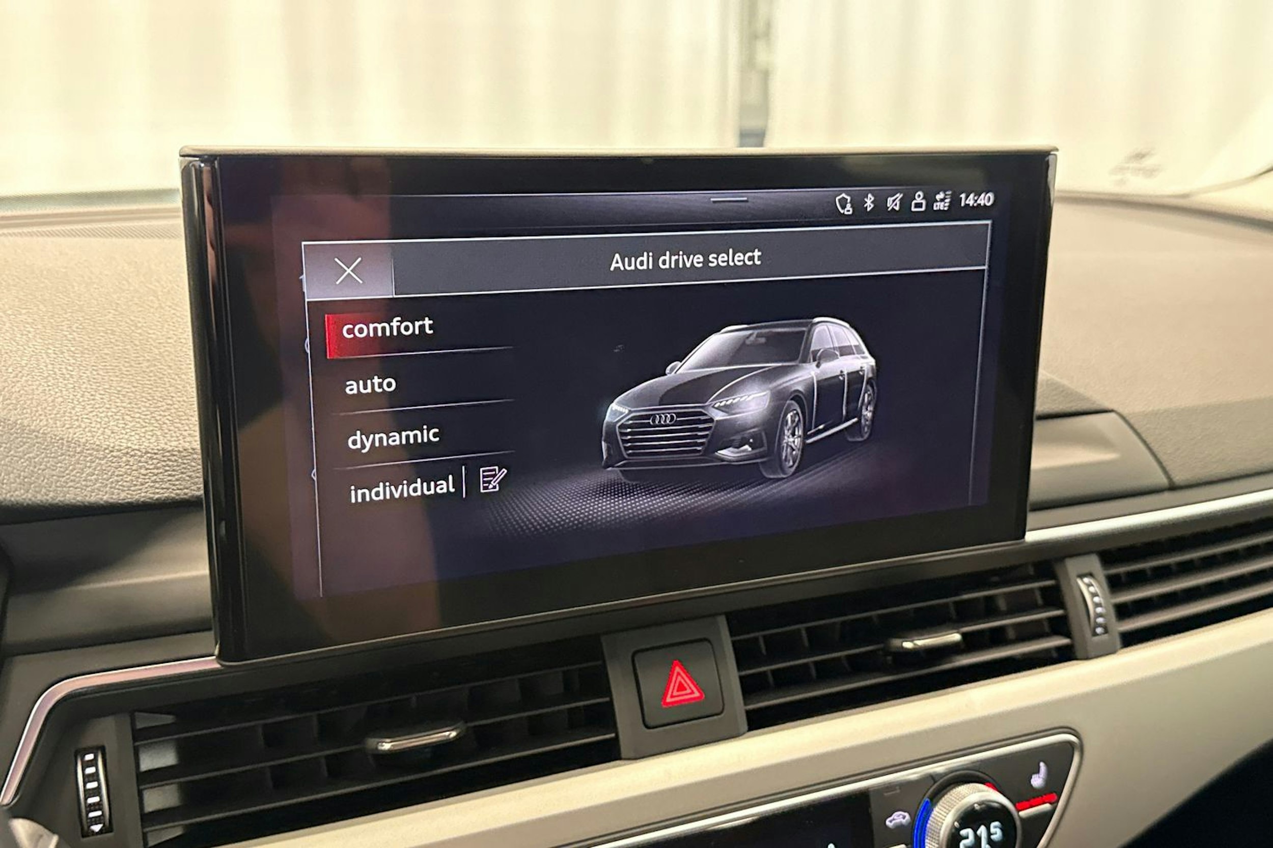 Valkoinen Audi A4 2020 kuva 19.