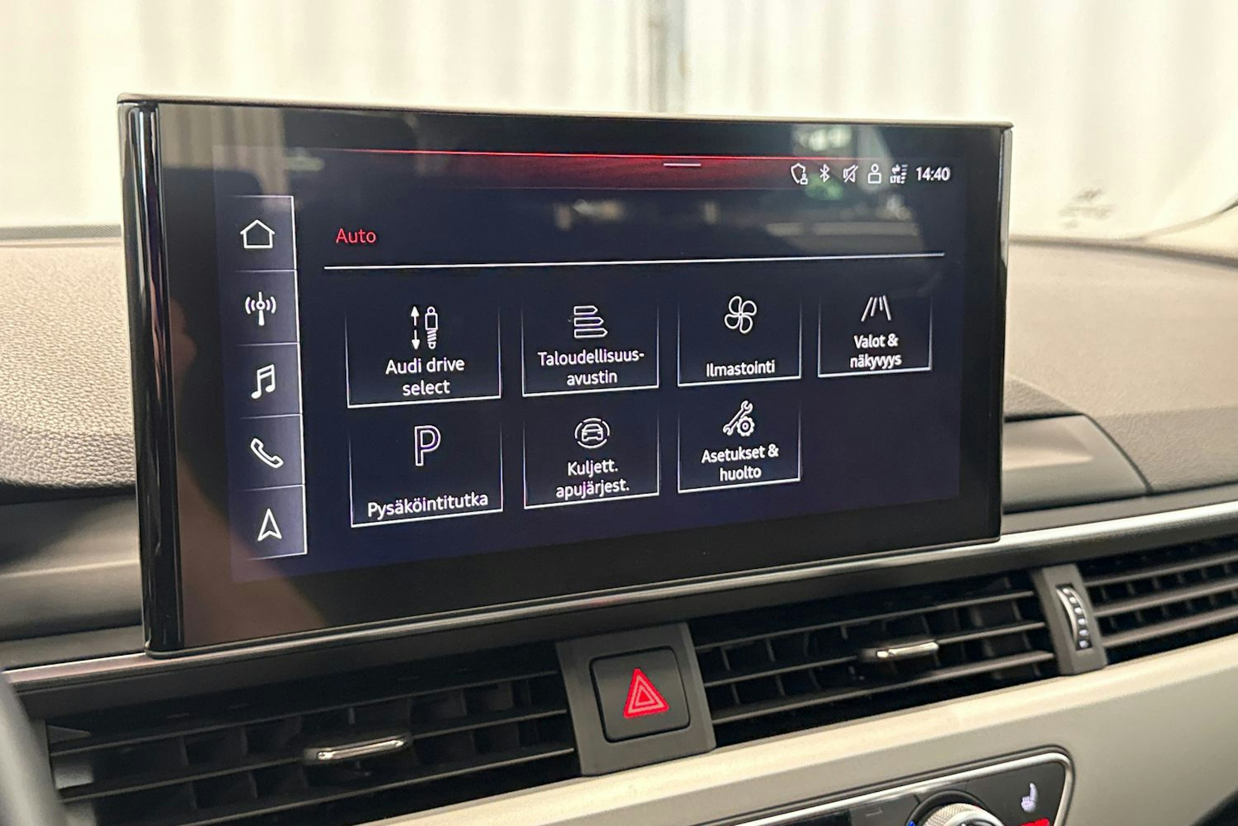Valkoinen Audi A4 2020 kuva 21.