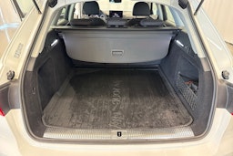 Valkoinen Audi A4 2020 kuva 25.