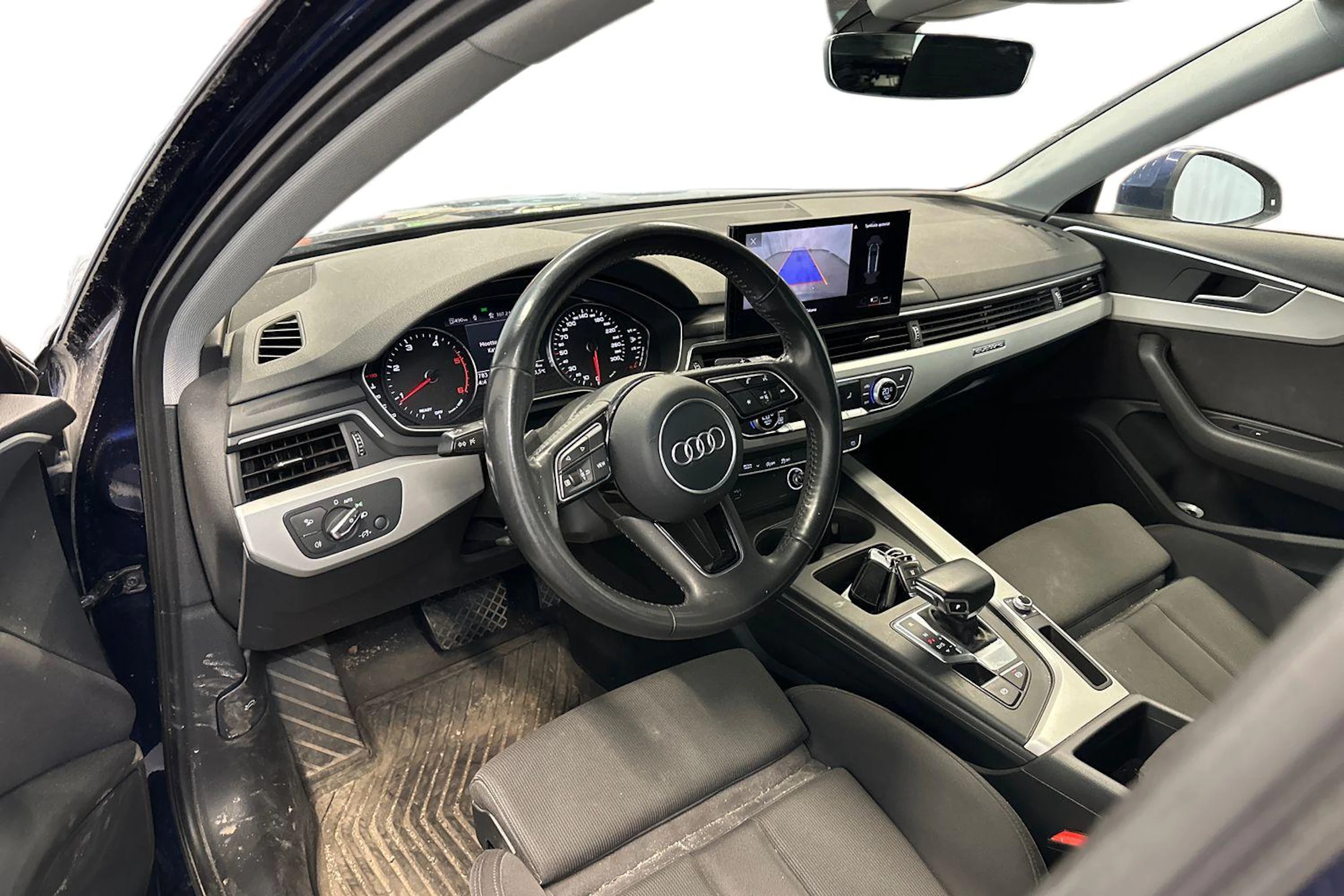 sininen Audi A4 2020 kuva 3.