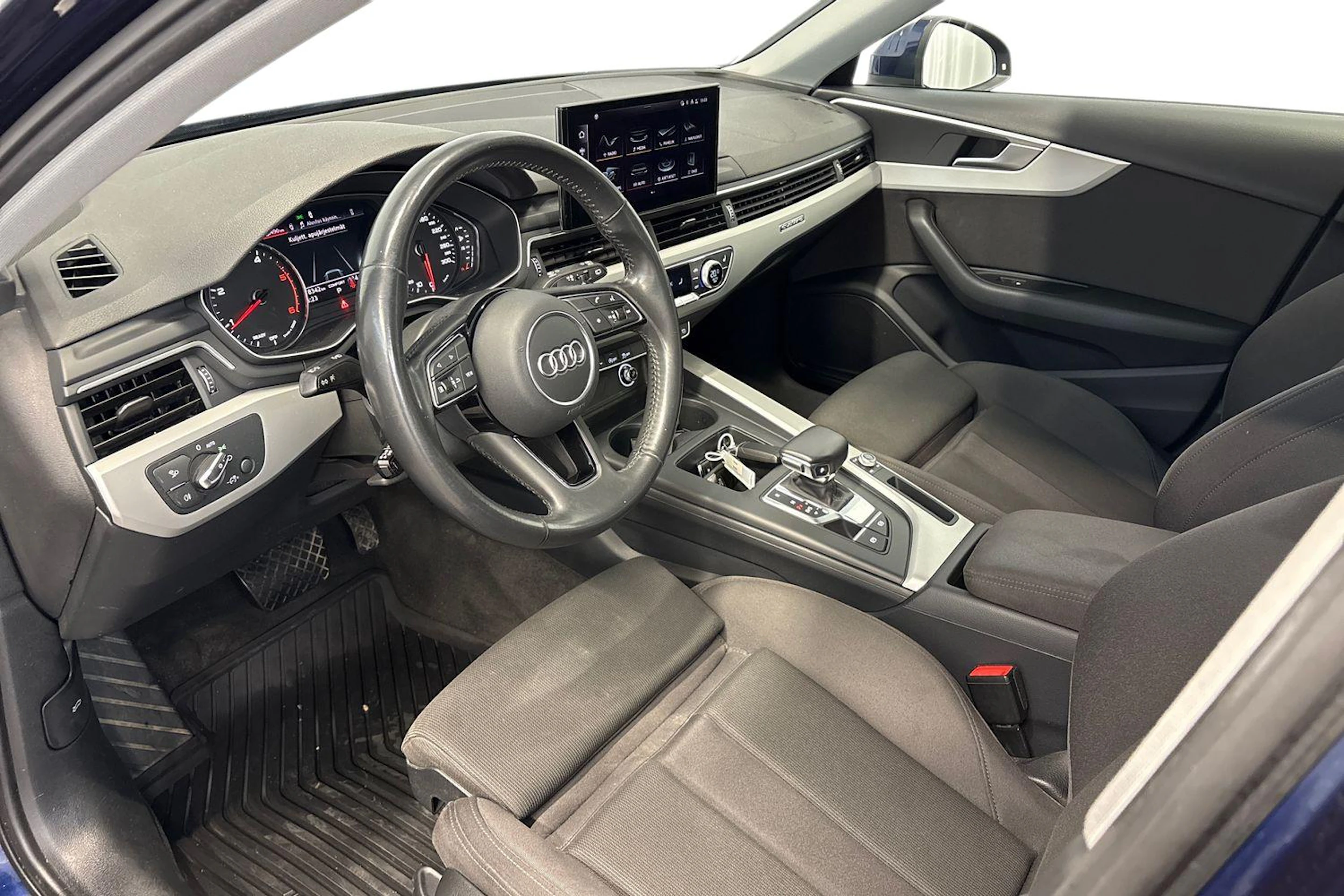 Sininen Audi A4 2020 kuva 6.