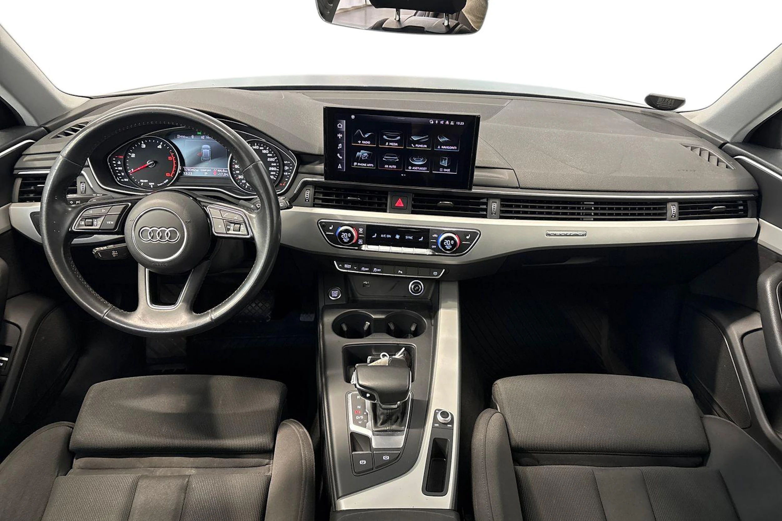 Sininen Audi A4 2020 kuva 7.