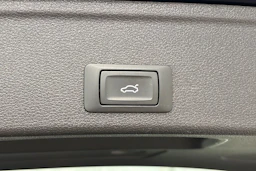 Sininen Audi A4 2020 kuva 13.