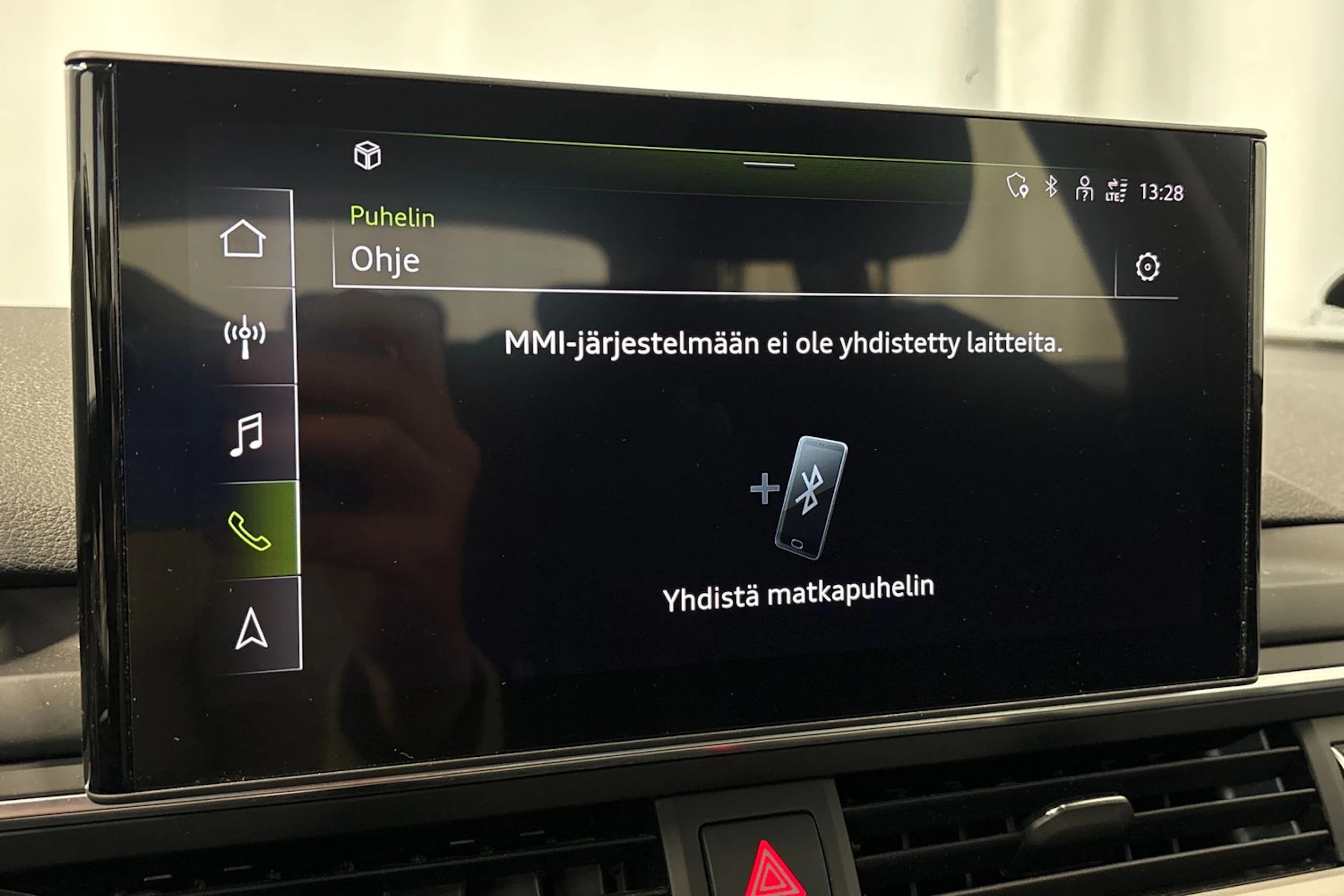 Sininen Audi A4 2020 kuva 21.