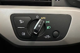 Sininen Audi A4 2020 kuva 29.