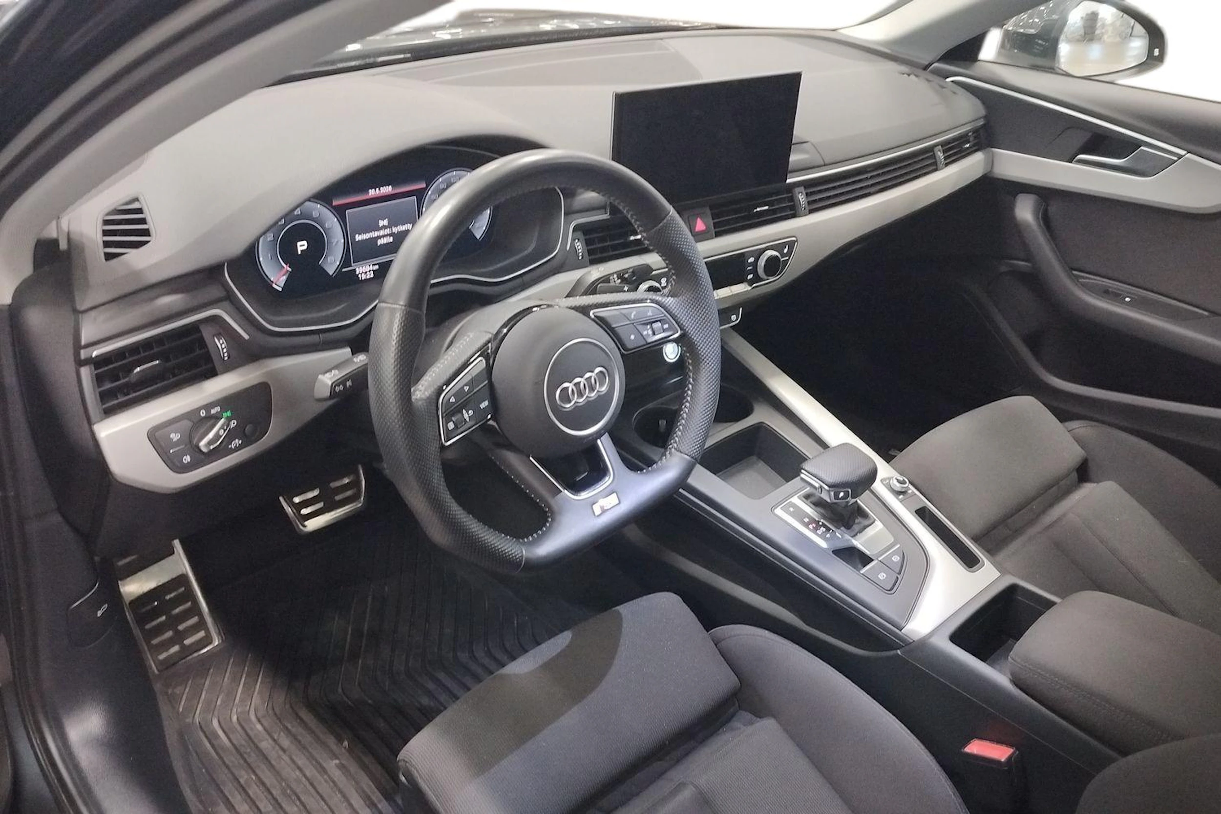 harmaa Audi A4 2020 kuva 3.